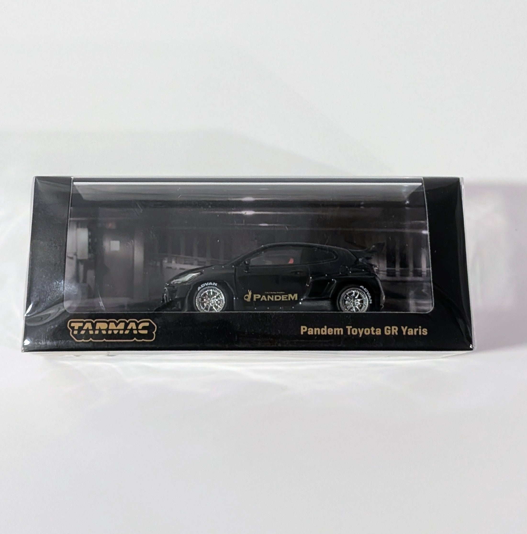 Tarmac Works - ROAD64 1/64 Pandem Toyota GR Yaris Black T64R-080-BK